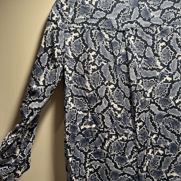 Banana Republic Soft Relaxed Shift Dress Long Sleeve Rayon Blue Python Snake 14 - Picture 8 of 16
